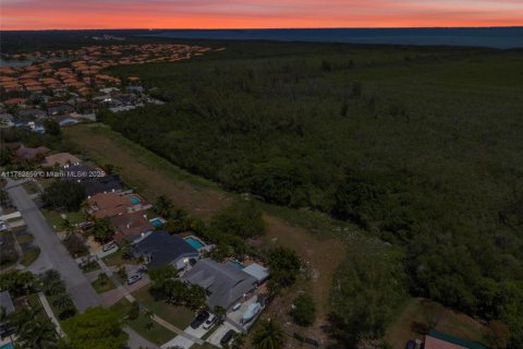 Terreno en venta en Cutler Bay, Florida № 2050771 - foto 8