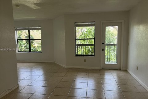 Снять в аренду кондоминиум в Помпано-Бич, Флорида 1 спальня, 43.66м2, № 2045984 - фото 3