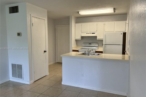 Снять в аренду кондоминиум в Помпано-Бич, Флорида 1 спальня, 43.66м2, № 2045984 - фото 7