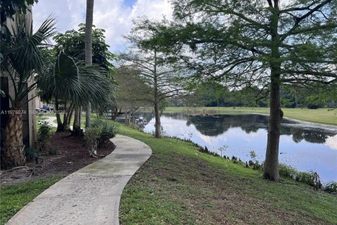 Снять в аренду кондоминиум в Помпано-Бич, Флорида 1 спальня, 43.66м2, № 2045984 - фото 23