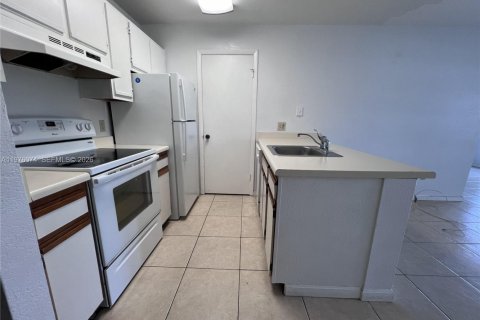 Снять в аренду кондоминиум в Помпано-Бич, Флорида 1 спальня, 43.66м2, № 2045984 - фото 8