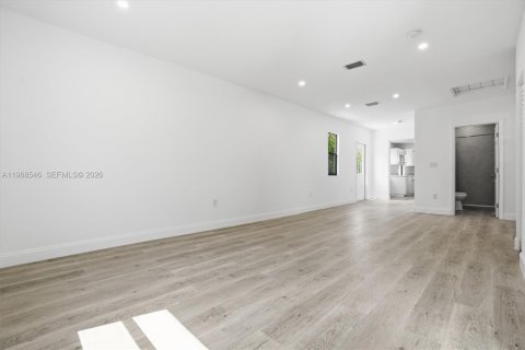 Villa ou maison à vendre à Miami, Floride: 3 chambres, 135.27 m2 № 2331202 - photo 2