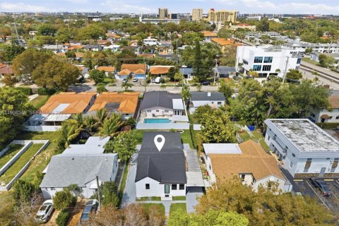 Villa ou maison à vendre à Miami, Floride: 3 chambres, 135.27 m2 № 2331202 - photo 30