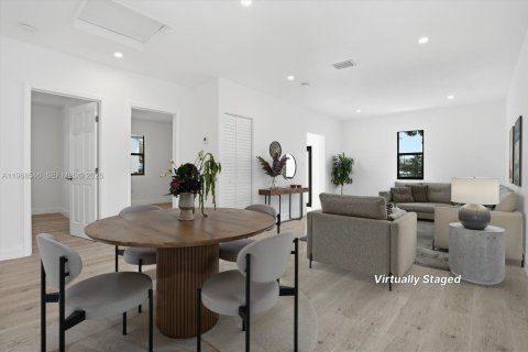 Villa ou maison à vendre à Miami, Floride: 3 chambres, 135.27 m2 № 2331202 - photo 3