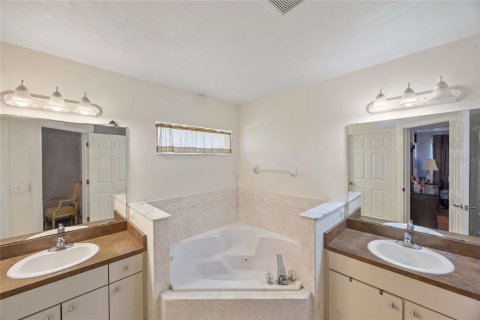 Villa ou maison à vendre à Newberry, Floride: 4 chambres, 159.98 m2 № 2418535 - photo 6