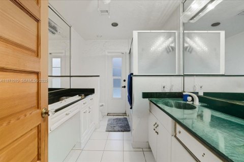 Купить виллу или дом в Помпано-Бич, Флорида 5 спален, 223.15м2, № 1952700 - фото 20