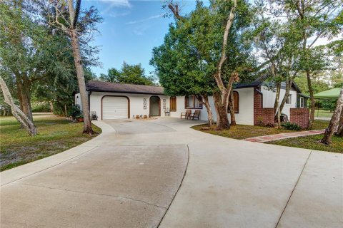House in Chuluota, Florida 3 bedrooms, 145.58 sq.m. № 1734314 - photo 9