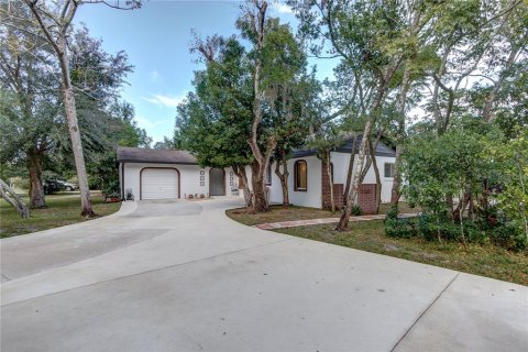 House in Chuluota, Florida 3 bedrooms, 145.58 sq.m. № 1734314 - photo 13