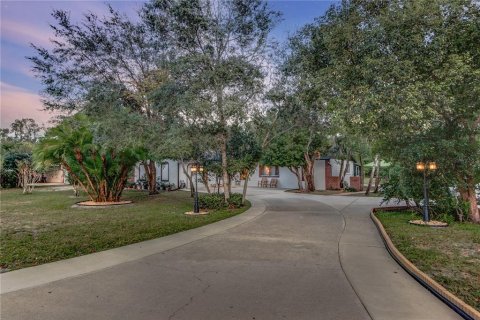 House in Chuluota, Florida 3 bedrooms, 145.58 sq.m. № 1734314 - photo 1