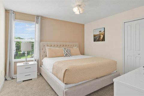 House in Davenport, Florida 8 bedrooms, 363.15 sq.m. № 2101532 - photo 27