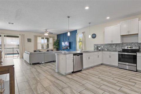 House in Davenport, Florida 8 bedrooms, 363.15 sq.m. № 2101532 - photo 14