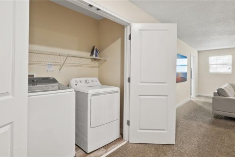 House in Davenport, Florida 8 bedrooms, 363.15 sq.m. № 2101532 - photo 29