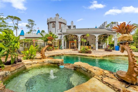 House in Orlando, Florida 5 bedrooms, 434.78 sq.m. № 1554511 - photo 3