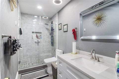 Casa en venta en Miami, Florida, 4 dormitorios, 190.64 m2 № 2029798 - foto 15