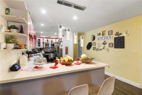 Casa en venta en Miami, Florida, 4 dormitorios, 190.64 m2 № 2029798 - foto 21
