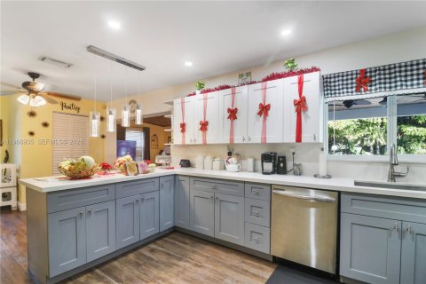 Casa en venta en Miami, Florida, 4 dormitorios, 190.64 m2 № 2029798 - foto 19