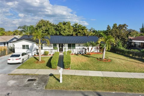 House in Miami, Florida 4 bedrooms, 190.64 sq.m. № 2029798