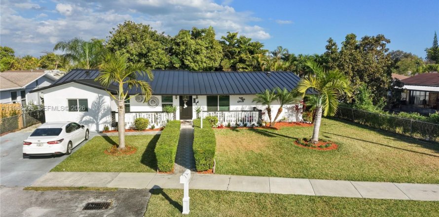 Casa en Miami, Florida 4 dormitorios, 190.64 m2 № 2029798