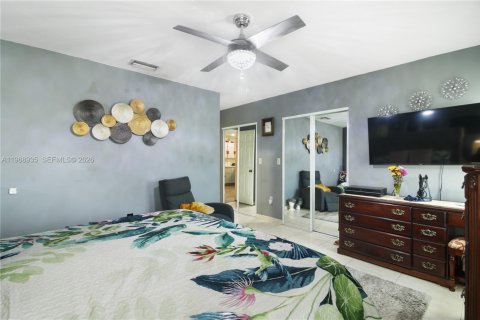 Casa en venta en Miami, Florida, 4 dormitorios, 190.64 m2 № 2029798 - foto 17