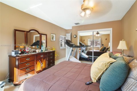 Casa en venta en Miami, Florida, 4 dormitorios, 190.64 m2 № 2029798 - foto 23