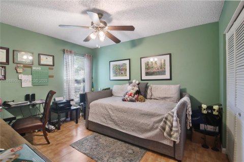 Casa en venta en Miami, Florida, 4 dormitorios, 190.64 m2 № 2029798 - foto 14