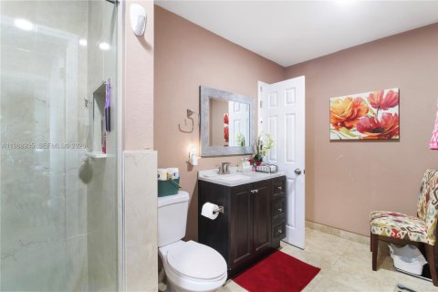 Casa en venta en Miami, Florida, 4 dormitorios, 190.64 m2 № 2029798 - foto 22