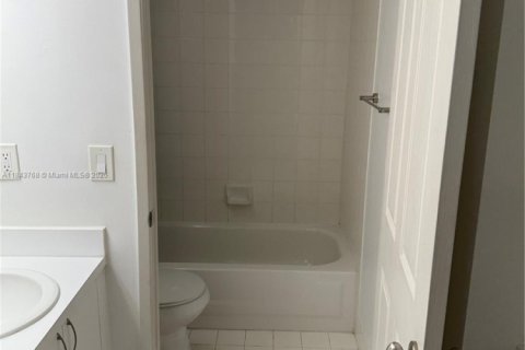 Condo in Miami, Florida, 1 bedroom  № 1878567 - photo 8