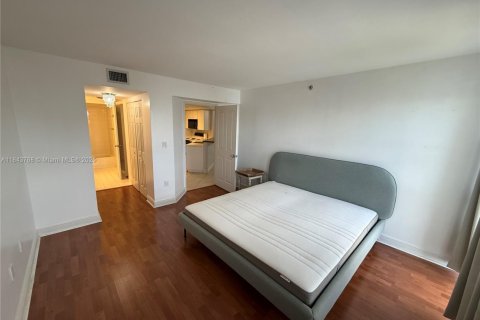 Condo in Miami, Florida, 1 bedroom  № 1878567 - photo 12