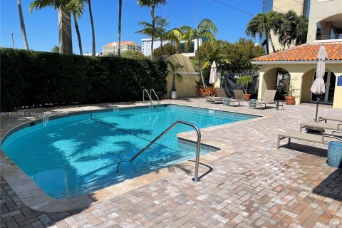 Condo in Miami, Florida, 1 bedroom  № 1878567 - photo 13