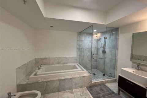 Condo in Miami, Florida, 1 bedroom  № 2019207 - photo 3