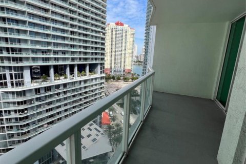 Condo in Miami, Florida, 1 bedroom  № 2019207 - photo 10
