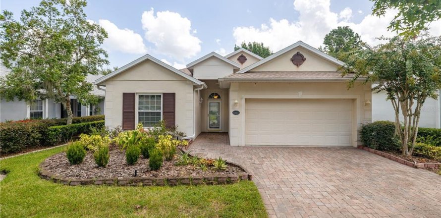 House in DeLand, Florida 3 bedrooms, 164.72 sq.m. № 1851719