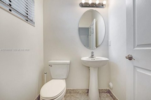 Touwnhouse à louer à Hialeah, Floride: 3 chambres, 127.83 m2 № 2403751 - photo 7