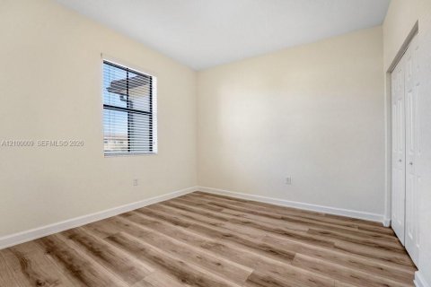 Touwnhouse à louer à Hialeah, Floride: 3 chambres, 127.83 m2 № 2403751 - photo 11