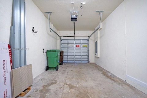 Touwnhouse à louer à Hialeah, Floride: 3 chambres, 127.83 m2 № 2403751 - photo 15