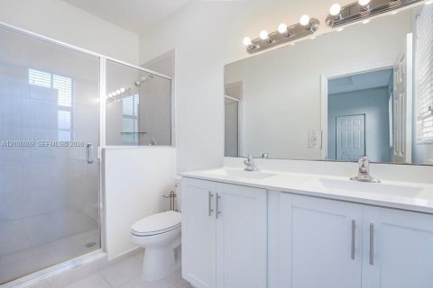 Touwnhouse à louer à Hialeah, Floride: 3 chambres, 127.83 m2 № 2403751 - photo 10
