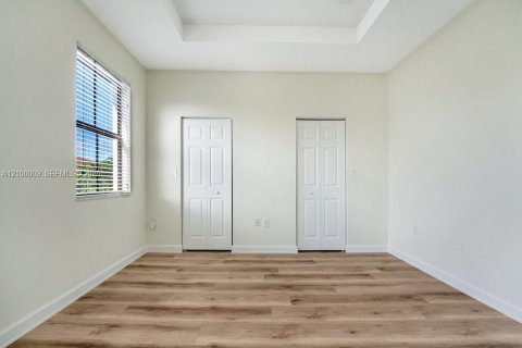 Touwnhouse à louer à Hialeah, Floride: 3 chambres, 127.83 m2 № 2403751 - photo 9
