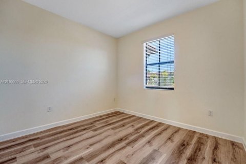 Touwnhouse à louer à Hialeah, Floride: 3 chambres, 127.83 m2 № 2403751 - photo 12