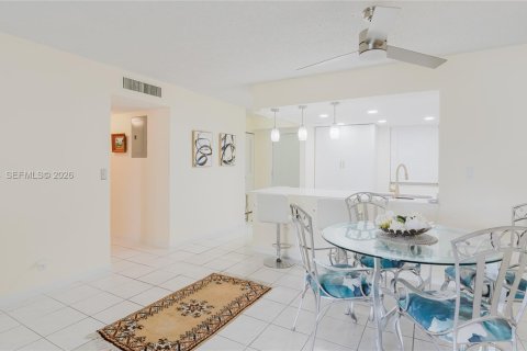 Condo in Dania Beach, Florida, 2 bedrooms  № 2058068 - photo 23