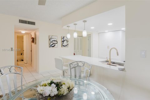 Condo in Dania Beach, Florida, 2 bedrooms  № 2058068 - photo 21