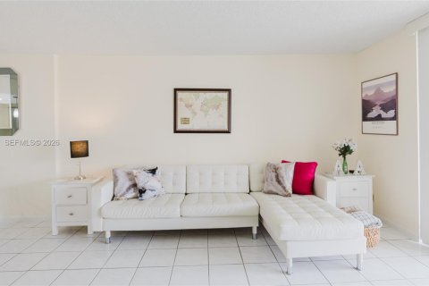 Condo in Dania Beach, Florida, 2 bedrooms  № 2058068 - photo 26