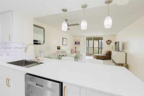 Condo in Dania Beach, Florida, 2 bedrooms  № 2058068 - photo 13