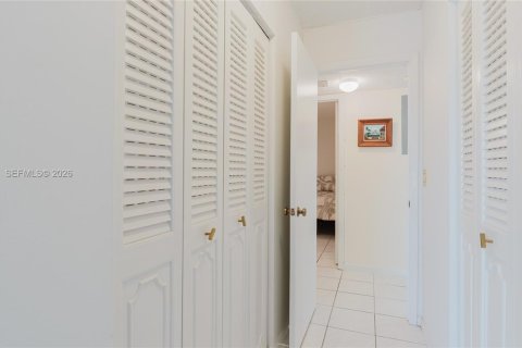 Condo in Dania Beach, Florida, 2 bedrooms  № 2058068 - photo 30