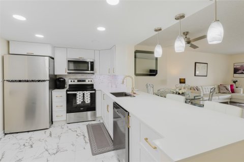 Condo in Dania Beach, Florida, 2 bedrooms  № 2058068 - photo 11