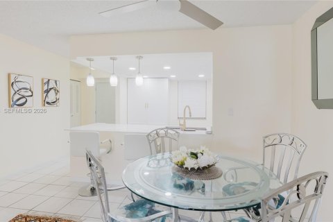 Condo in Dania Beach, Florida, 2 bedrooms  № 2058068 - photo 22