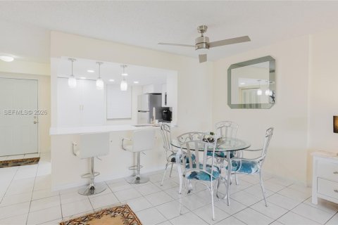 Condo in Dania Beach, Florida, 2 bedrooms  № 2058068 - photo 20