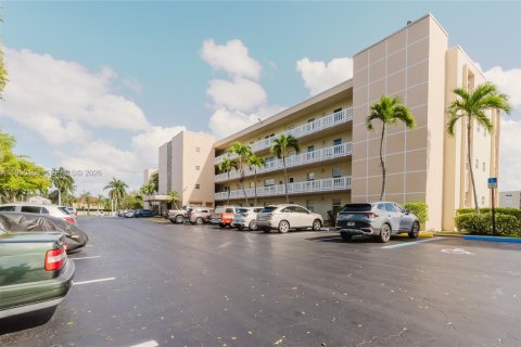 Condo in Dania Beach, Florida, 2 bedrooms  № 2058068 - photo 3