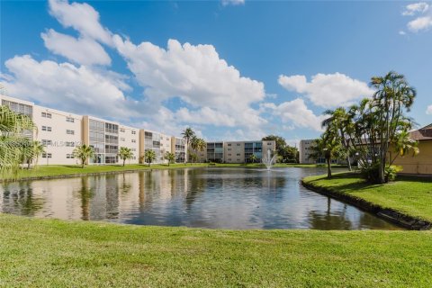 Condo in Dania Beach, Florida, 2 bedrooms  № 2058068 - photo 2