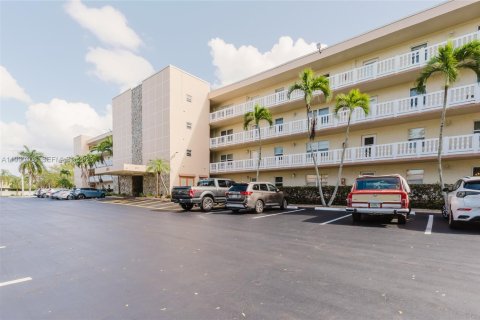 Condo in Dania Beach, Florida, 2 bedrooms  № 2058068 - photo 4