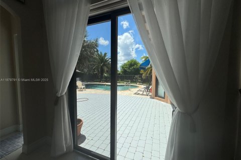 Villa ou maison à vendre à Cooper City, Floride: 4 chambres, 230.03 m2 № 1930152 - photo 16